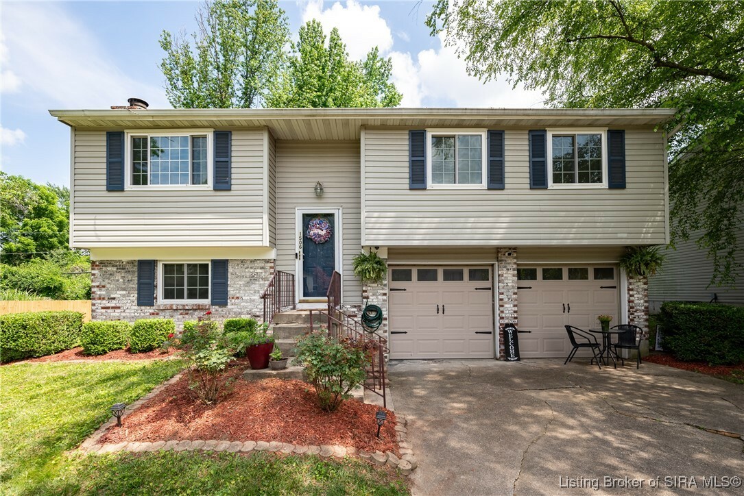 Property Photo: 1506 Sportsman Drive IN 47130
