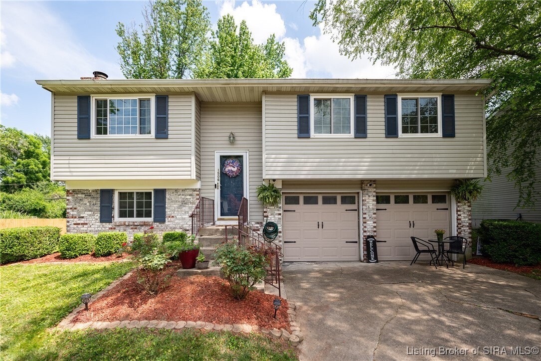 Property Photo: 1506 Sportsman Drive IN 47130