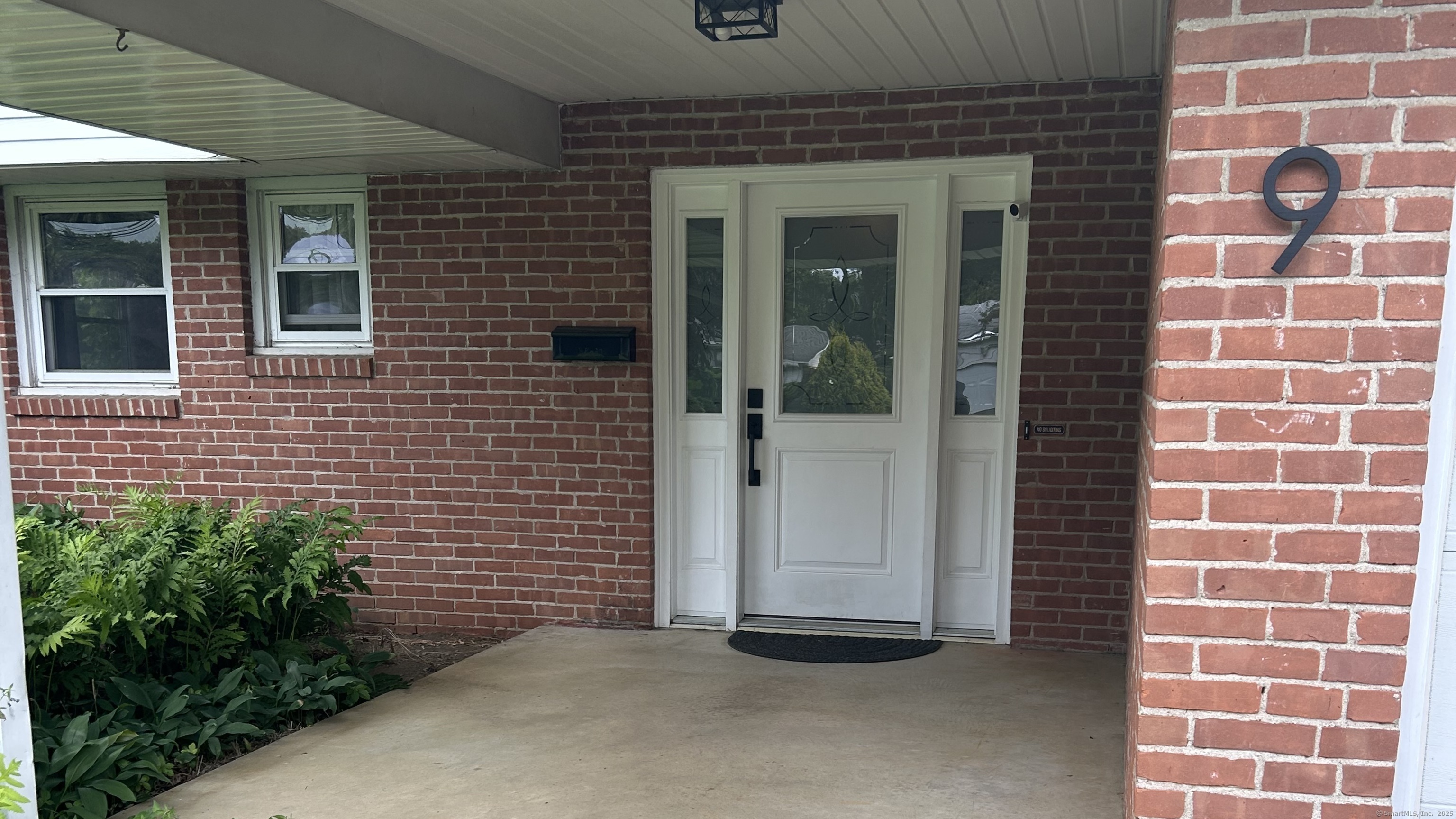 Property Photo:  9 West Maxwell Drive  CT 06107 