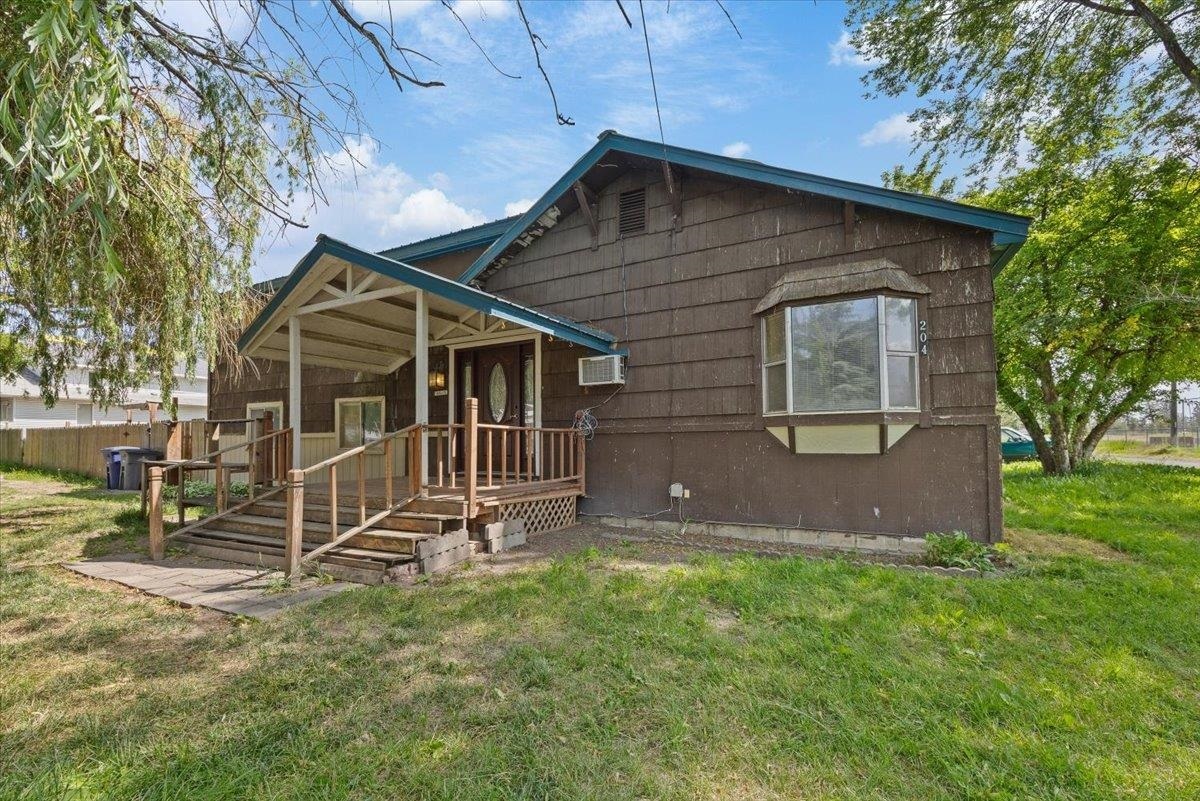 Property Photo: 204 E Campbell St WA 99022