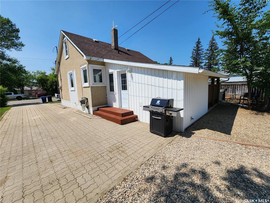 Property Photo: 614 3rd Street SE SK S4H 2E1