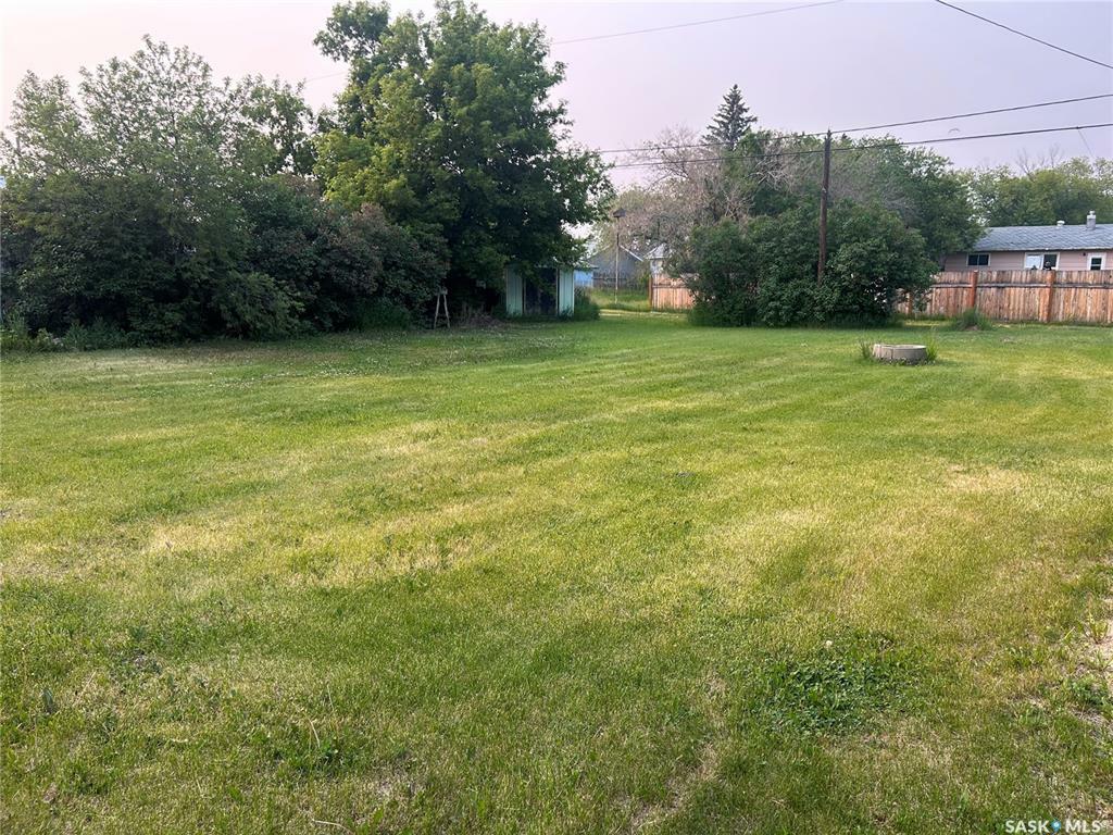 Property Photo: 207 3rd Avenue W SK S0G 3R0