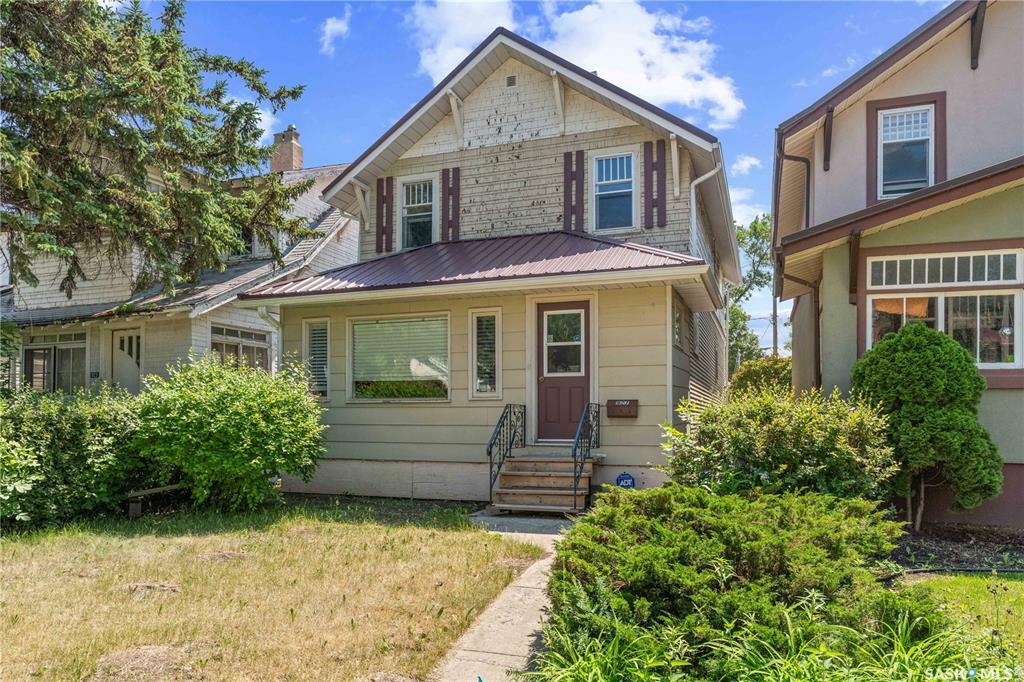 Property Photo: 927 College Avenue SK S4N 0Y2