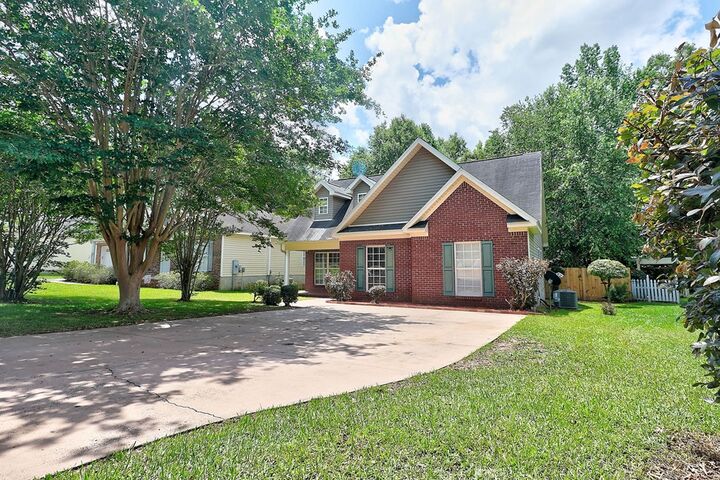 Property Photo: 244 Bougainvillea Circle AL 36301