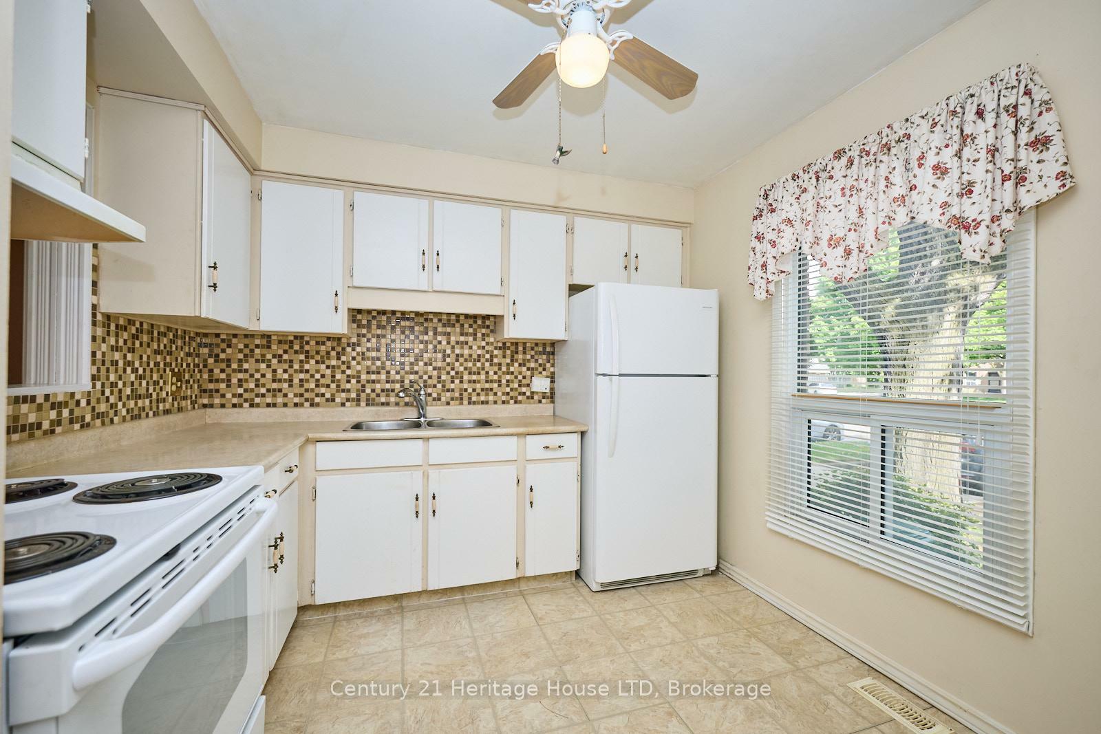 Property Photo: 75 Ventura Drive 51 ON L2R 7J7