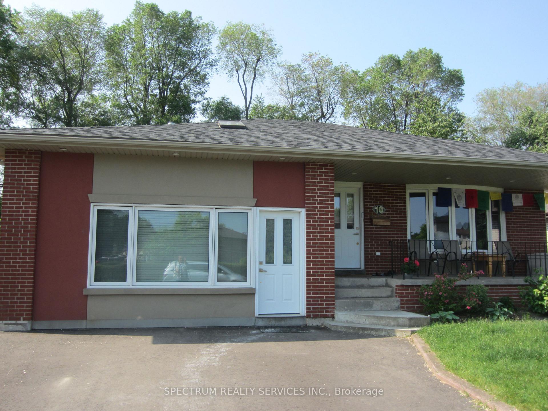Property Photo: 10 Elrose Road 2 ON L6T 2C2
