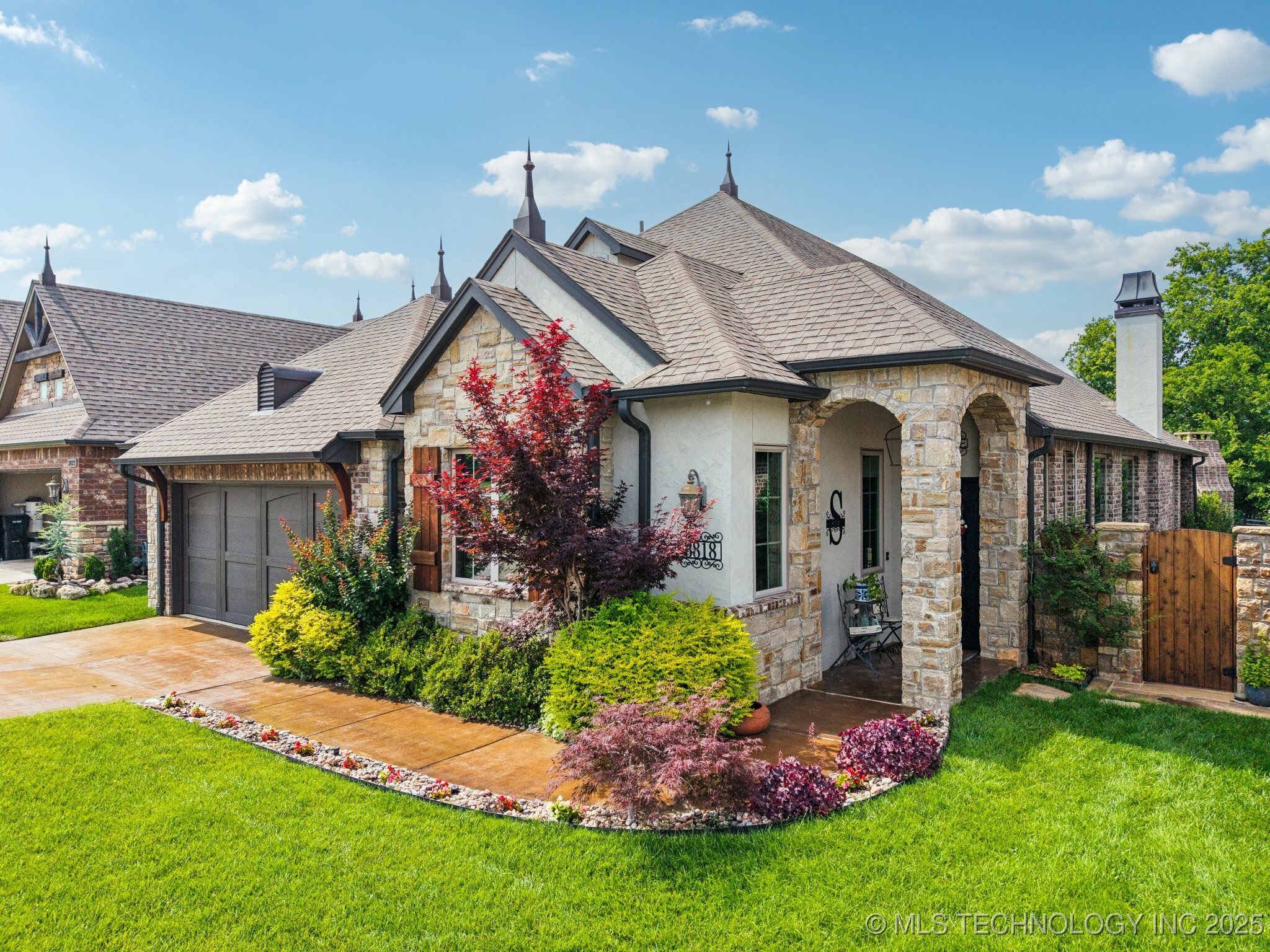 Property Photo: 3818 W Phoenix Place OK 74011