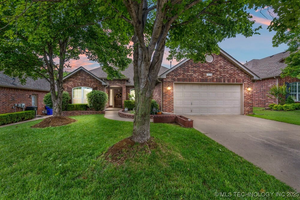 Property Photo: 1516 W Trenton Street OK 74012