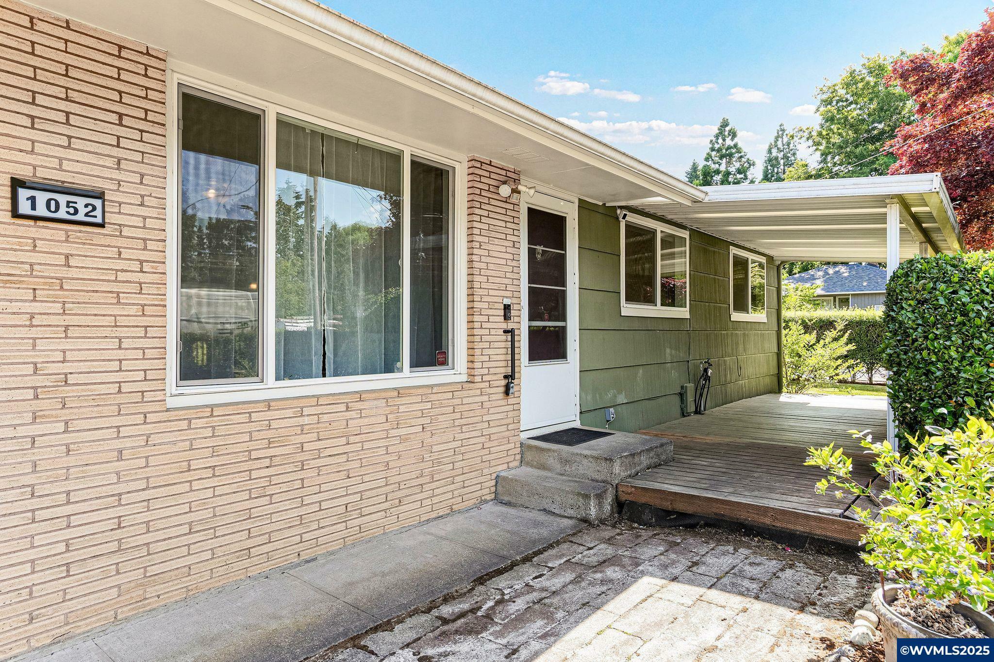 Property Photo:  1052 Shamrock Dr SE  OR 97302 
