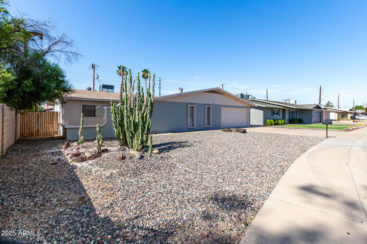 Property Photo:  3811 W Loma Lane  AZ 85051 