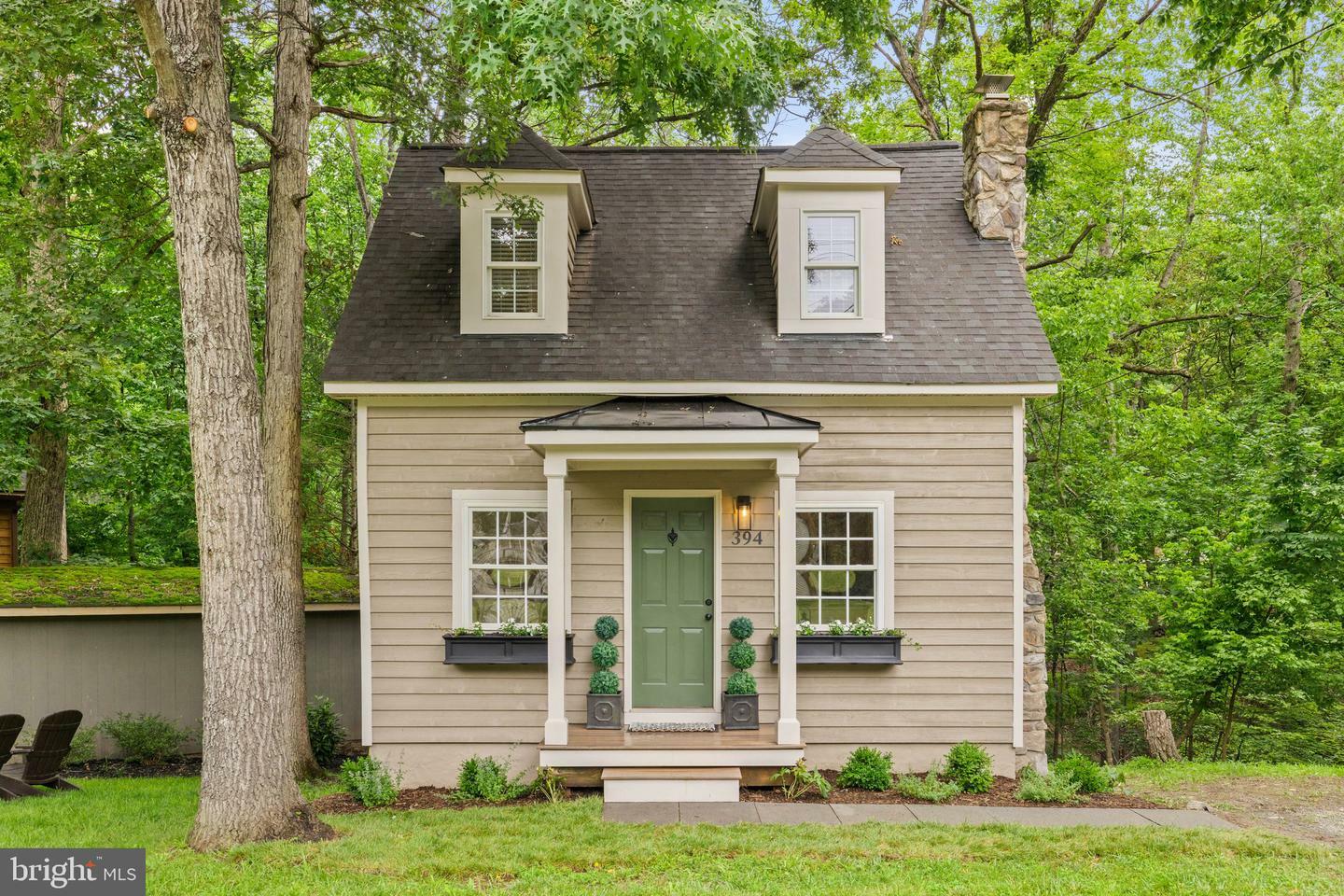 Property Photo:  394 White Oak Lane  VA 20135 