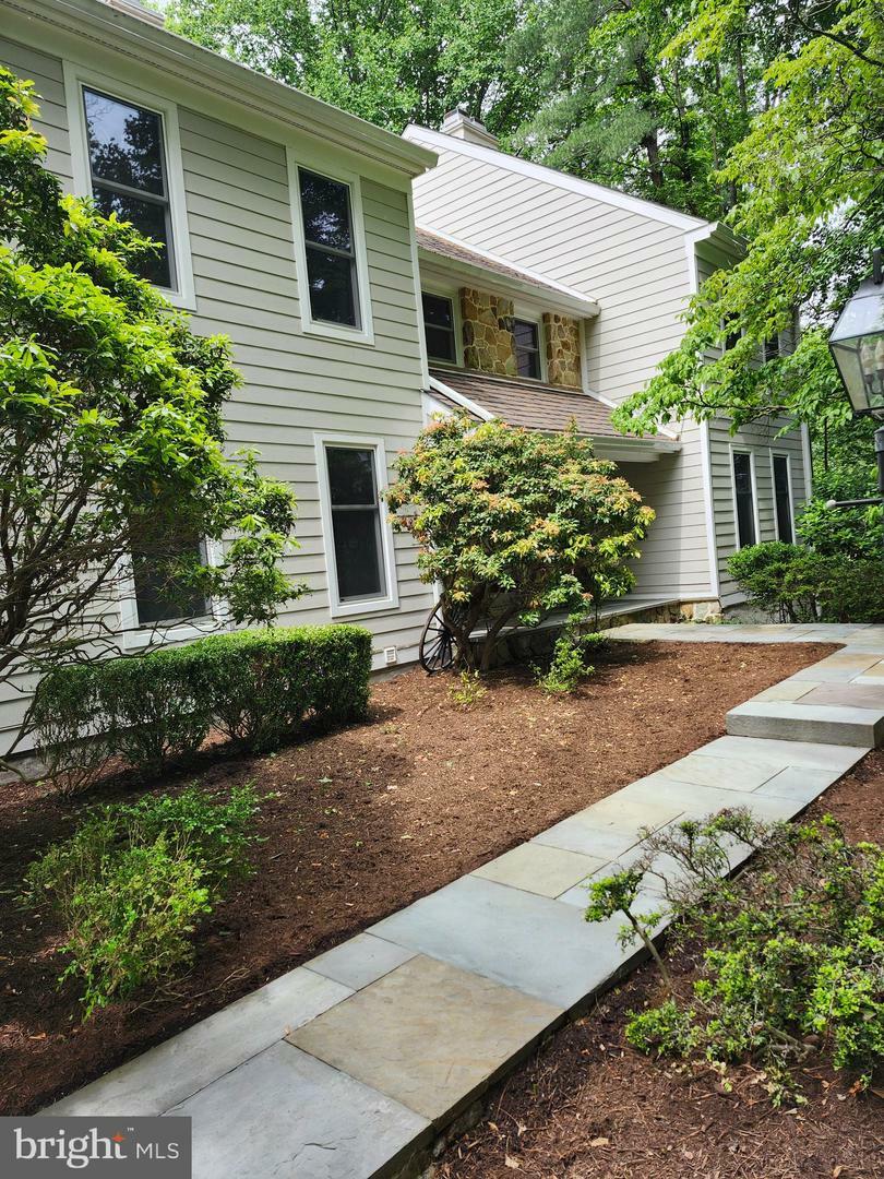 Property Photo:  1067 Heartsease Drive  PA 19382 