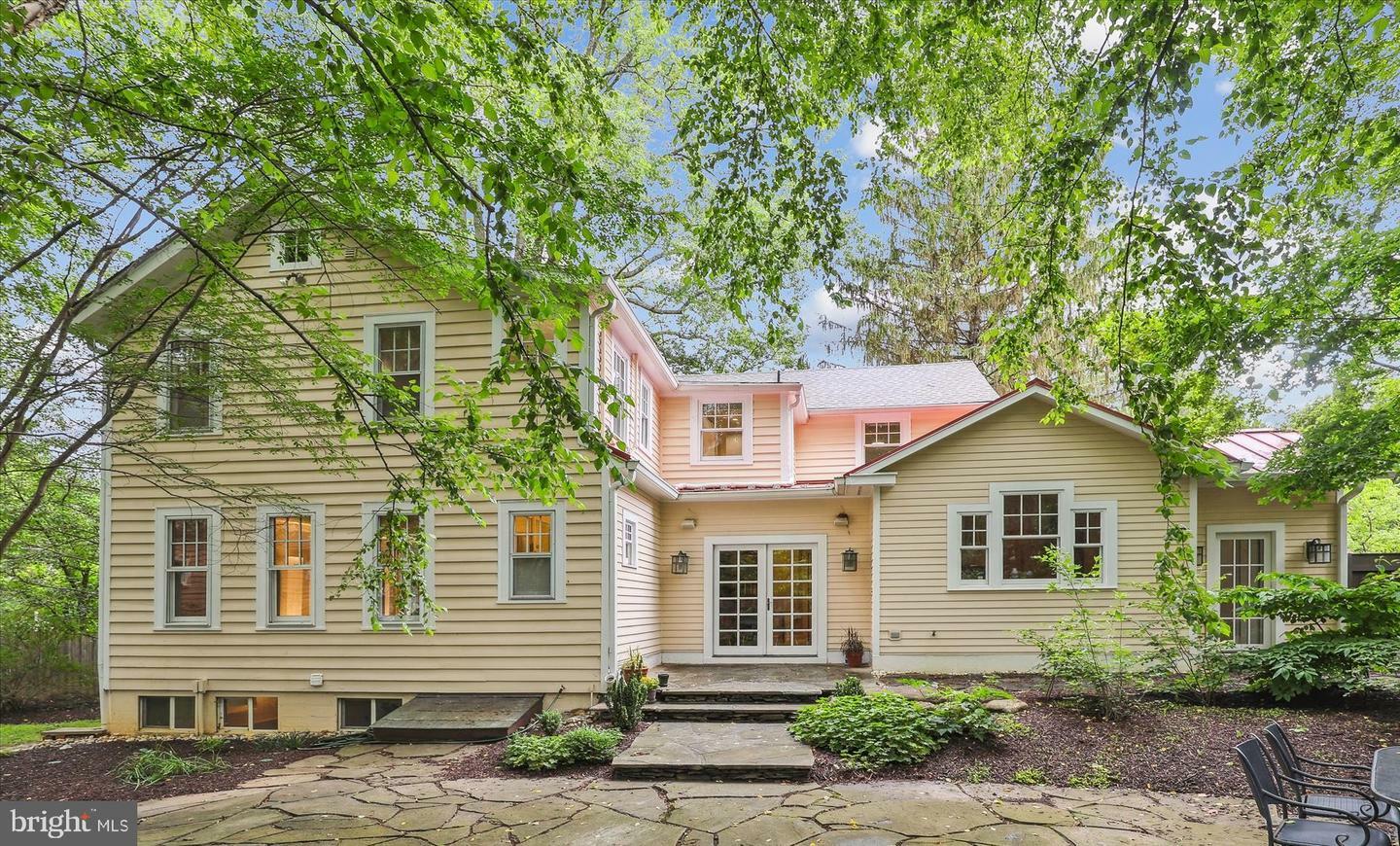 Property Photo:  300 E Broad Street  VA 22046 