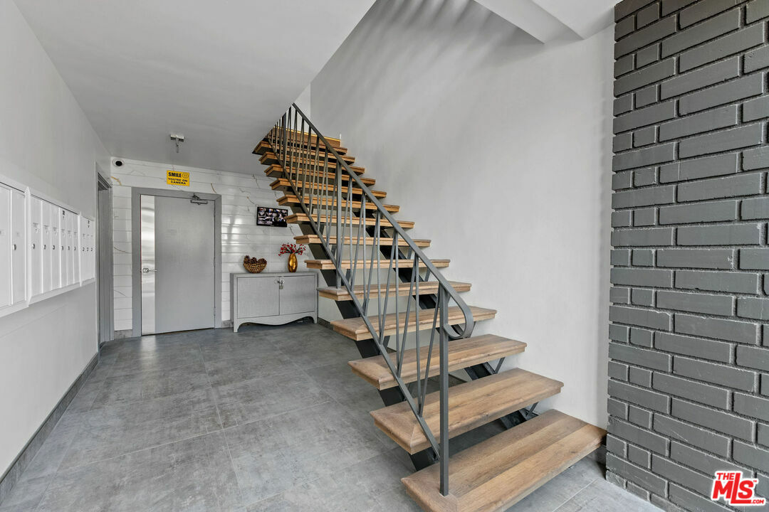 Property Photo: 2447 N Beachwood Dr CA 90068