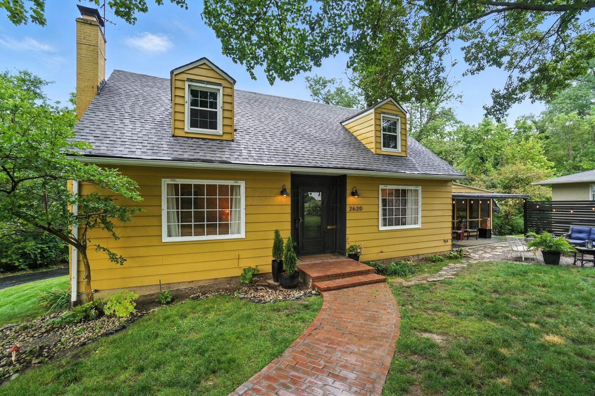 Property Photo: 2620 Edgevale Road OH 43221