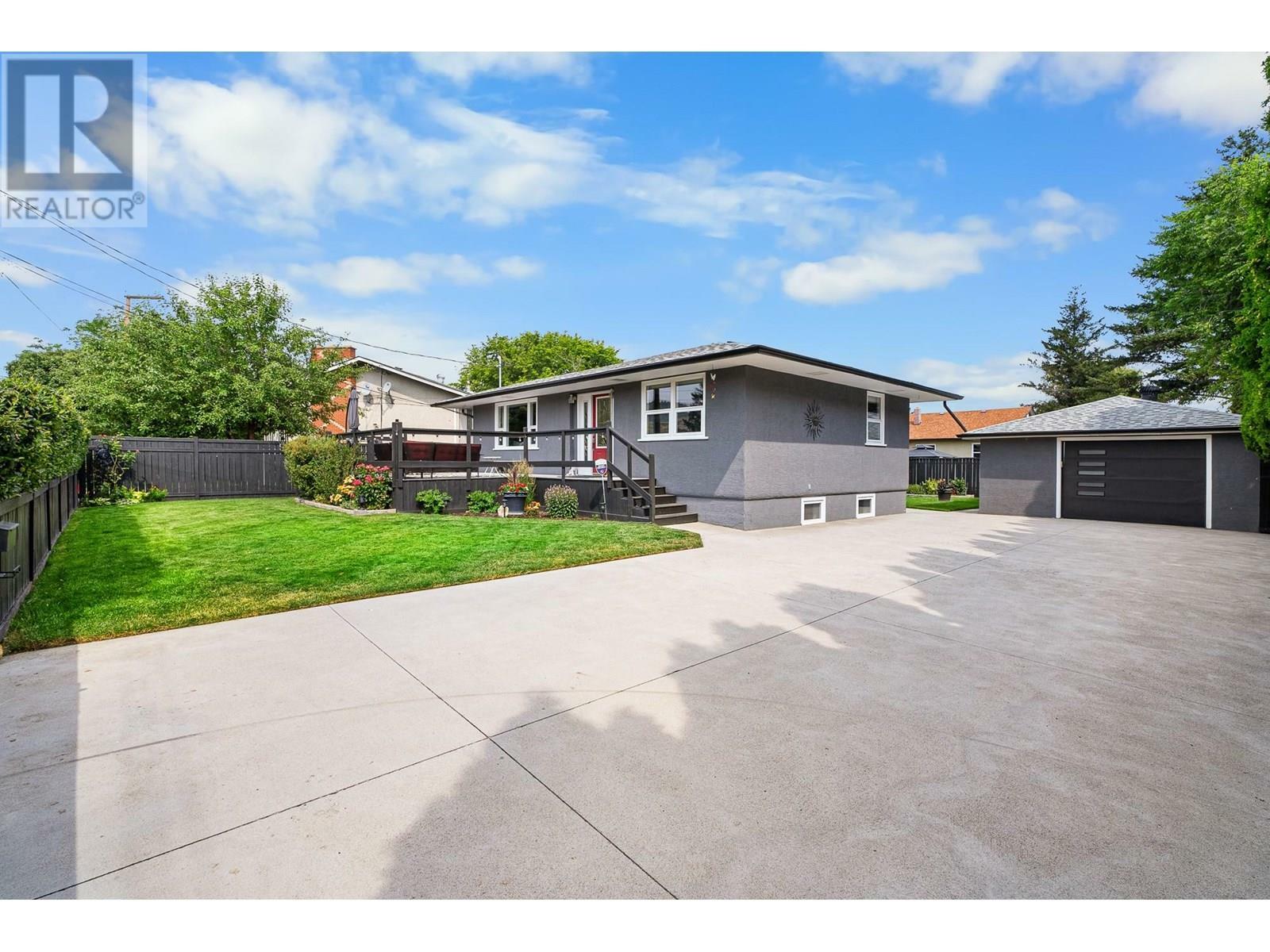 Property Photo: 219 Cypress Avenue BC V2B 1H5