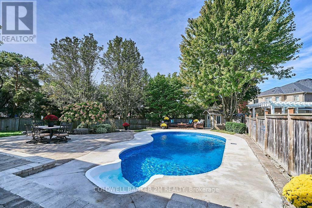 Photo de la propriété: 16 Burgundy Court ON L1R 3H7