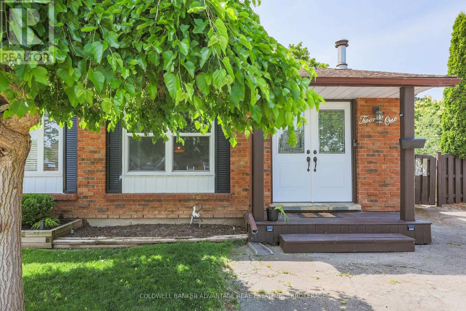 Photo de la propriété:  21 Fairlawn Crescent  ON L3C 5Z2 