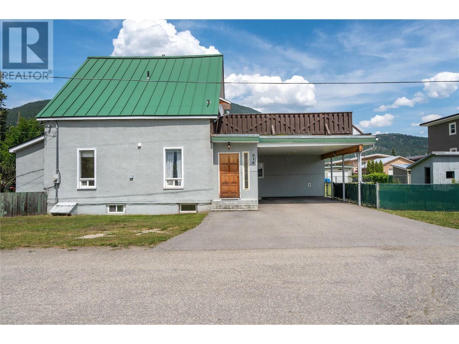 Property Photo: 614 Railway Avenue BC V0E 2S0