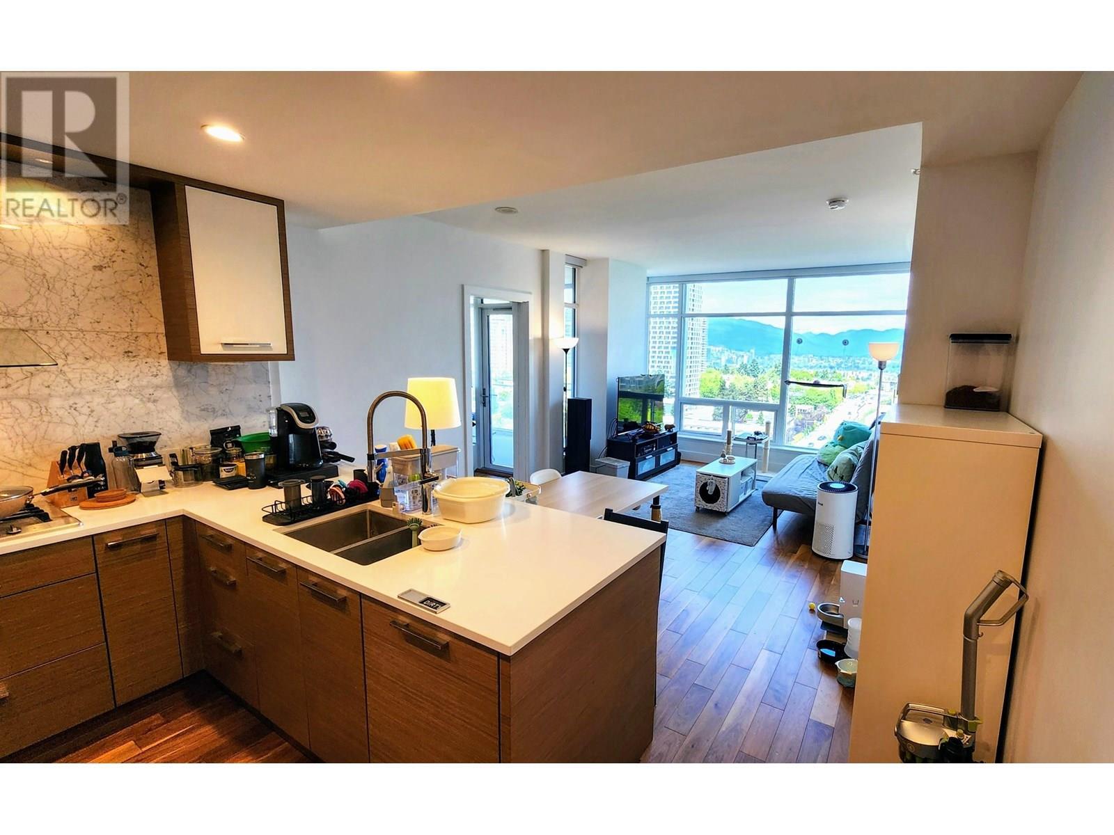 Property Photo: 4360 Beresford Street 902 BC V5H 0G2