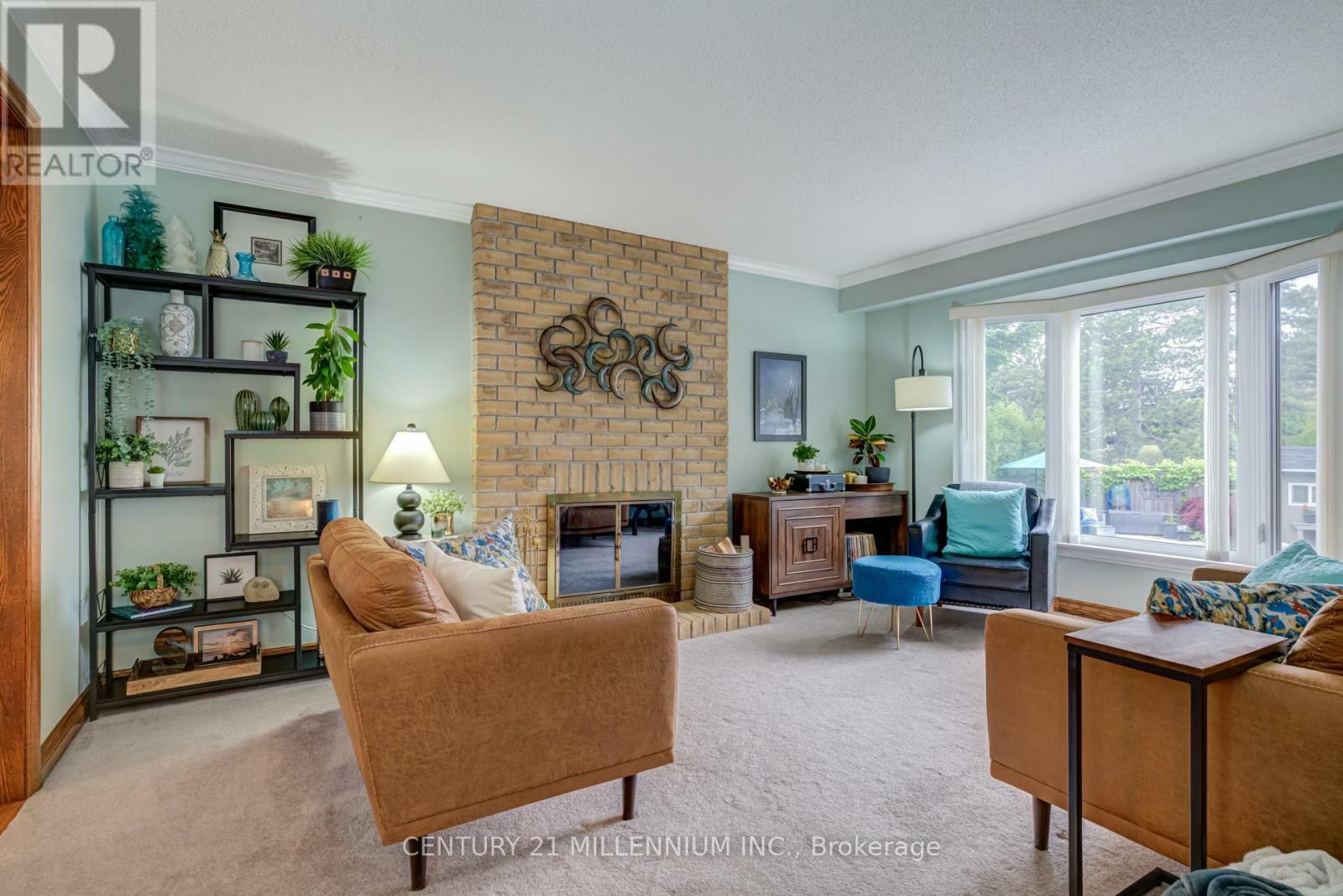 Property Photo: 8 Normandy Place ON L6S 3Z4