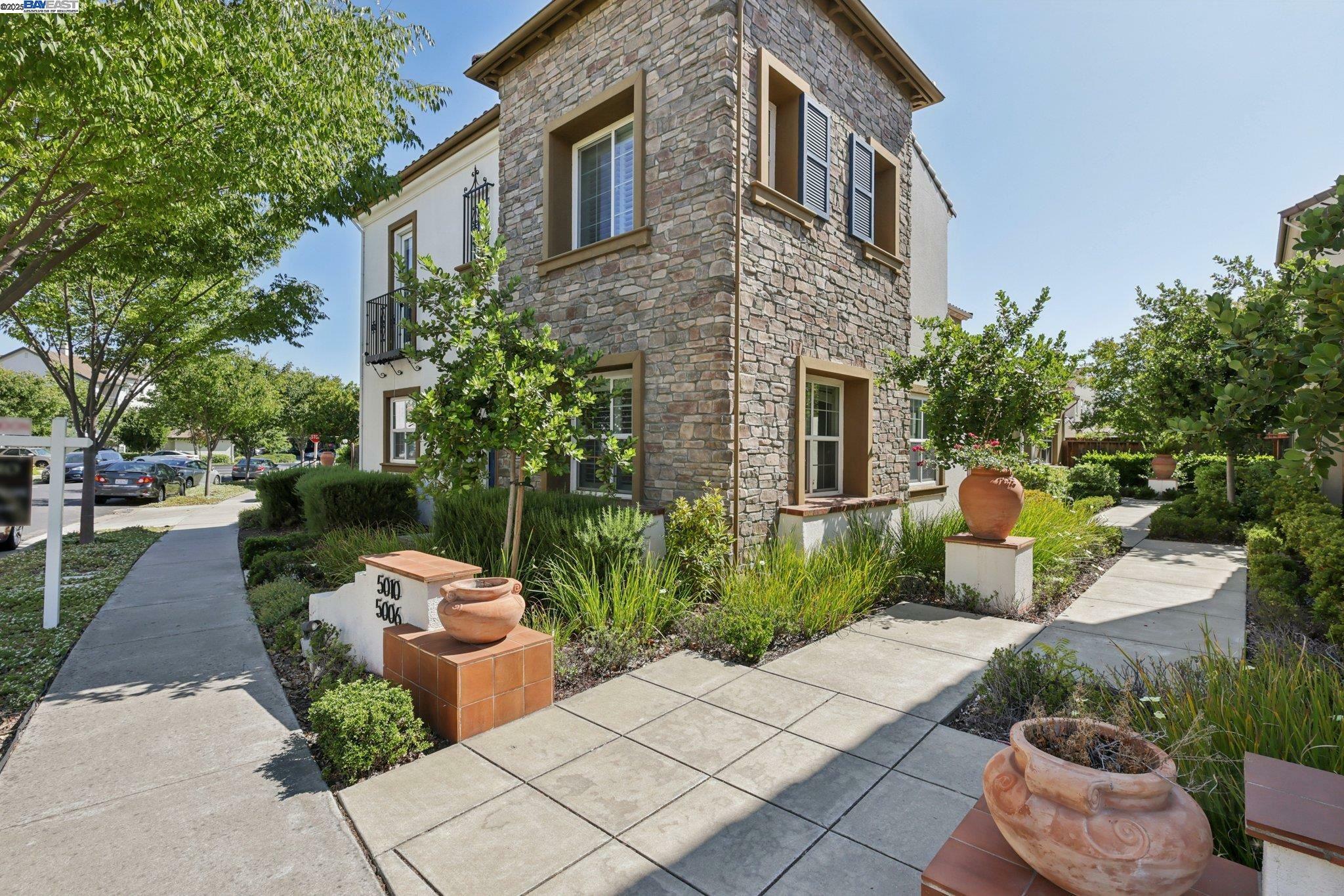Property Photo: 5010 Barrenstar Way CA 94582