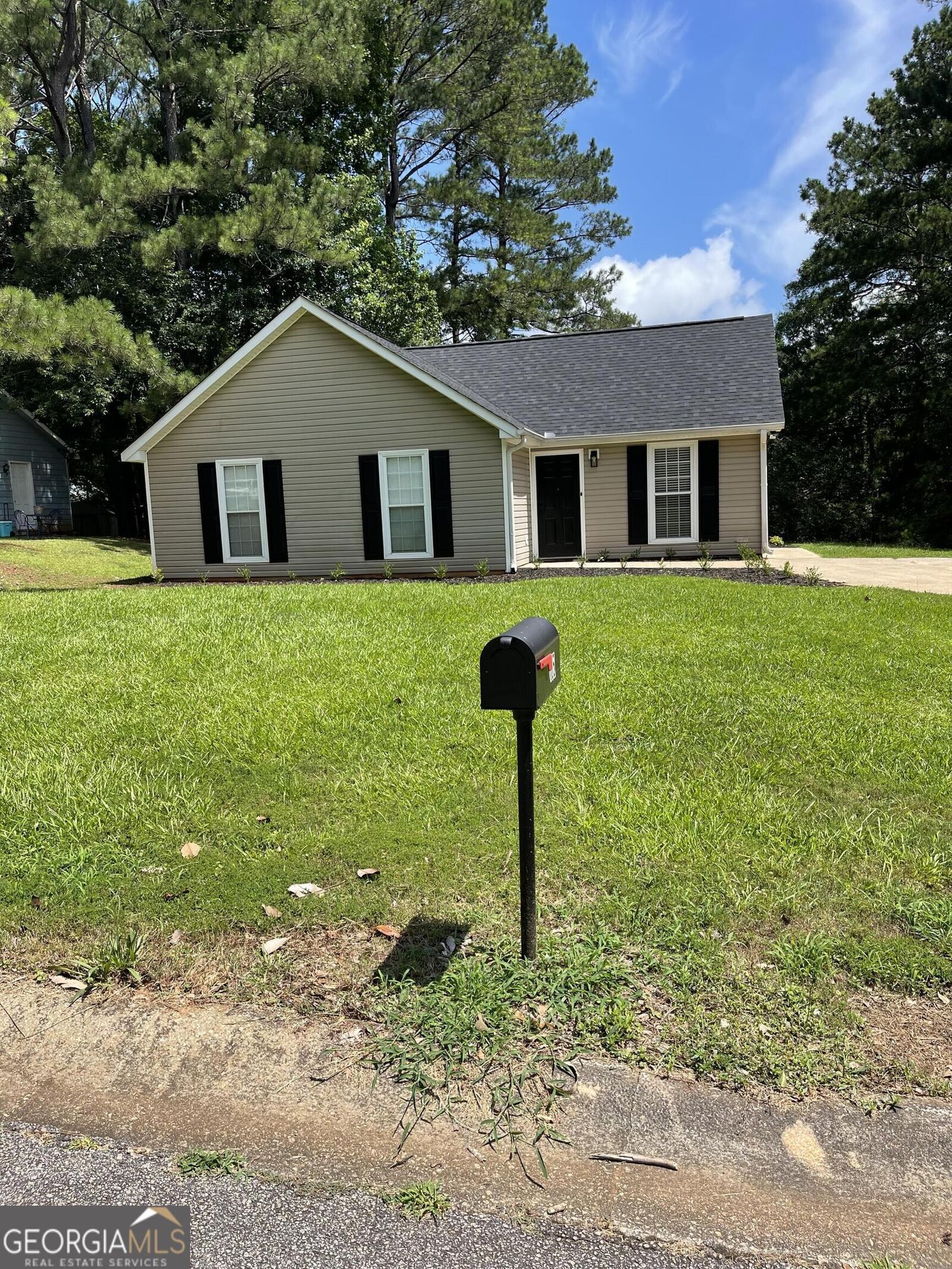 Property Photo:  105 Ridgefield Drive  GA 30241 