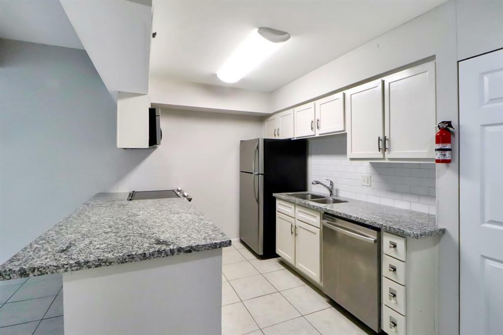 Property Photo: 5929 Queensloch Drive 127 TX 77096