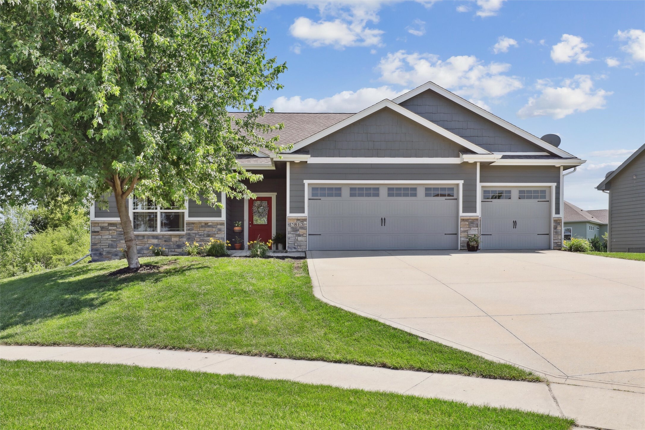 Property Photo: 3813 NW 8th Court IA 50023