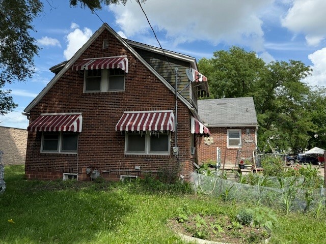 Property Photo:  4021 E 14th Street  IA 50313 