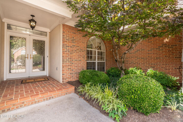 Property Photo: 501 Glen Ives Way TN 37919