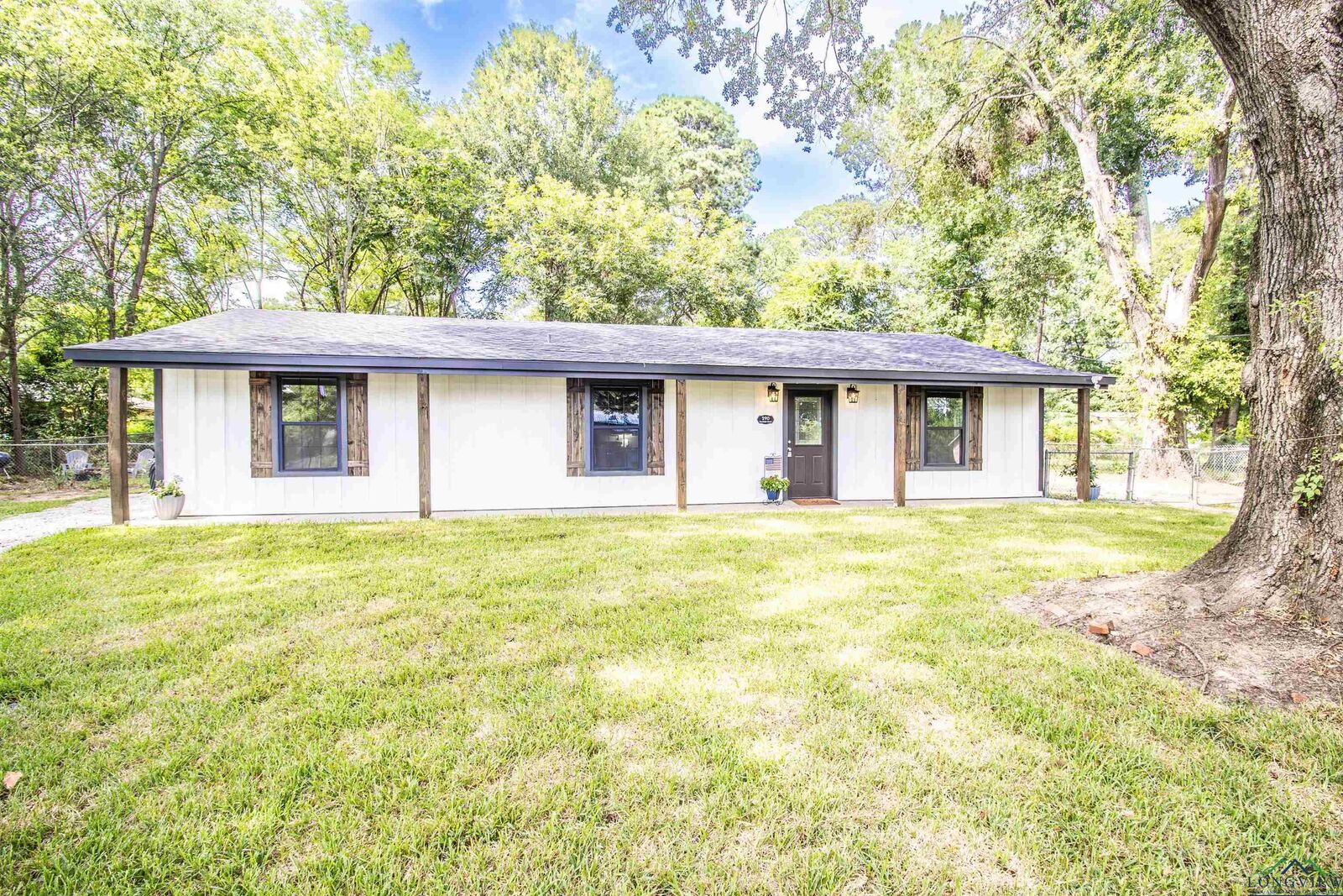 Property Photo:  290 Randolph St  TX 75692 