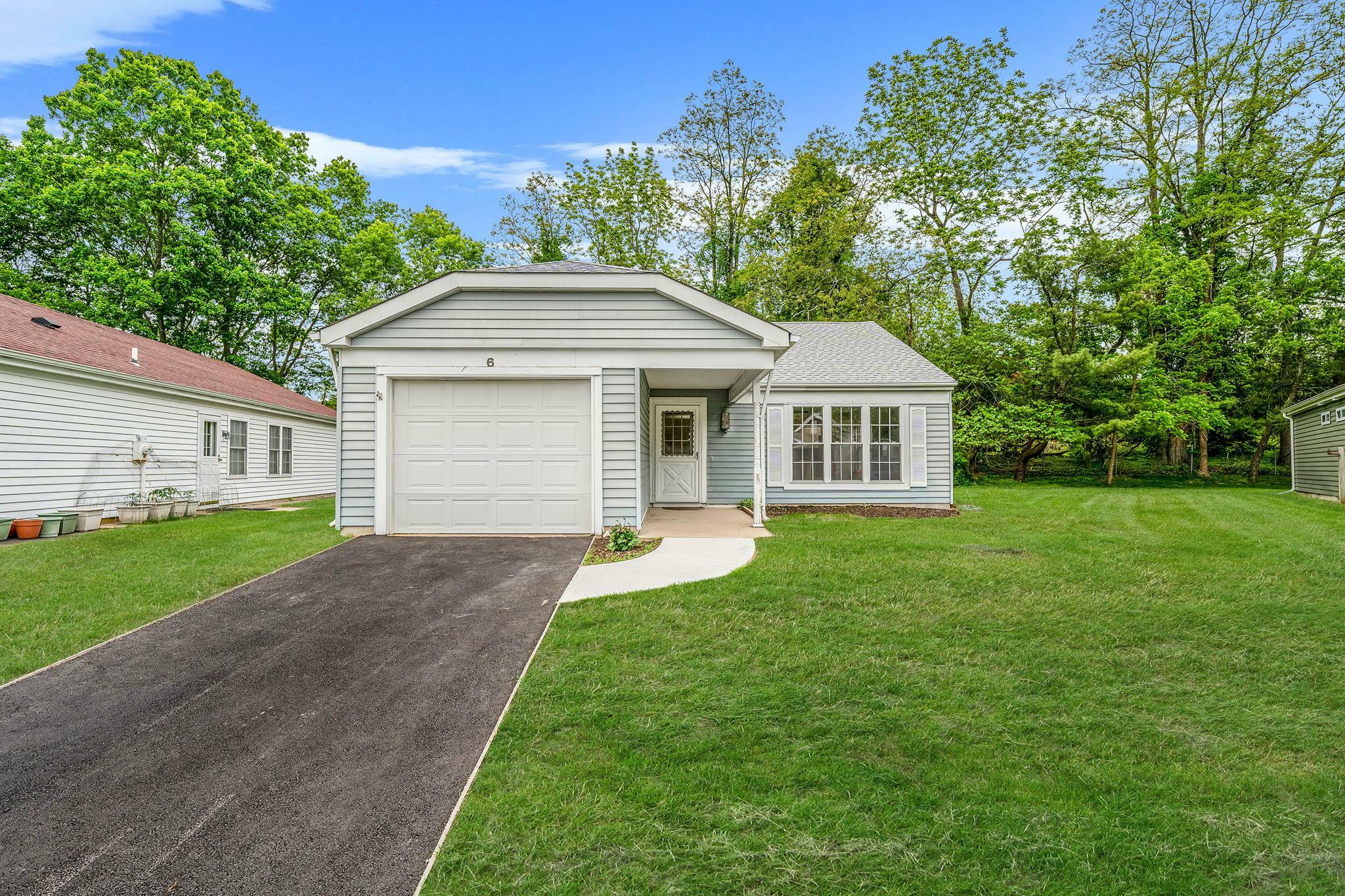 6 Lamont Court  Ridge NY 11961 photo