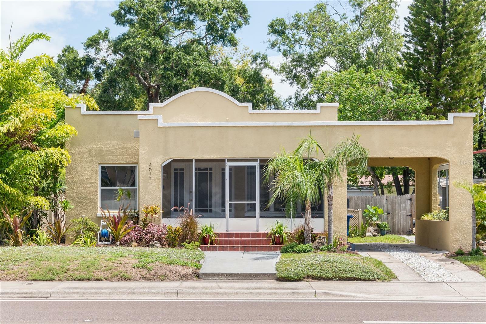 Property Photo: 3611 W Bay To Bay Boulevard FL 33611