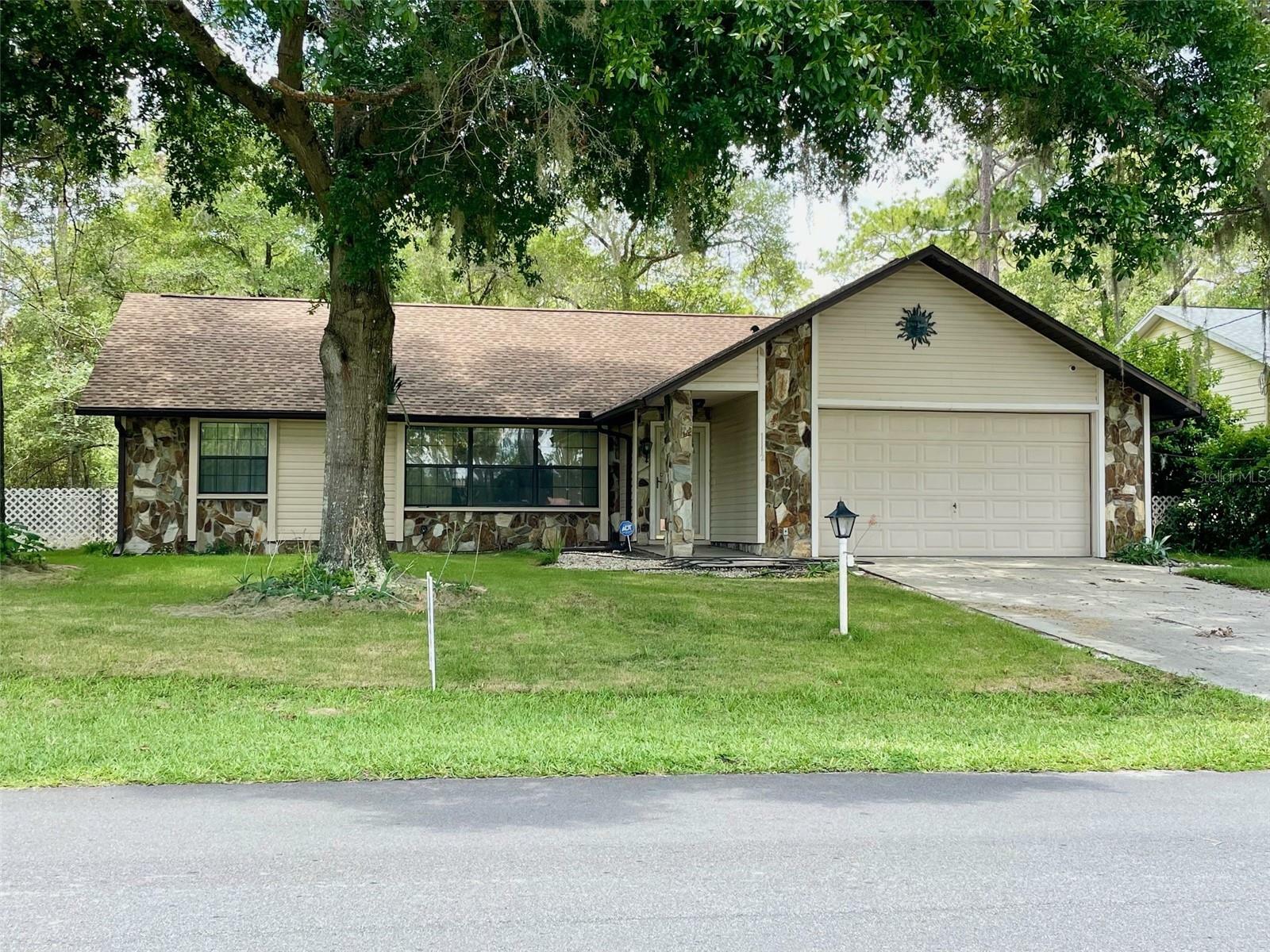 Property Photo: 1112 NE 130th Terrace FL 34488