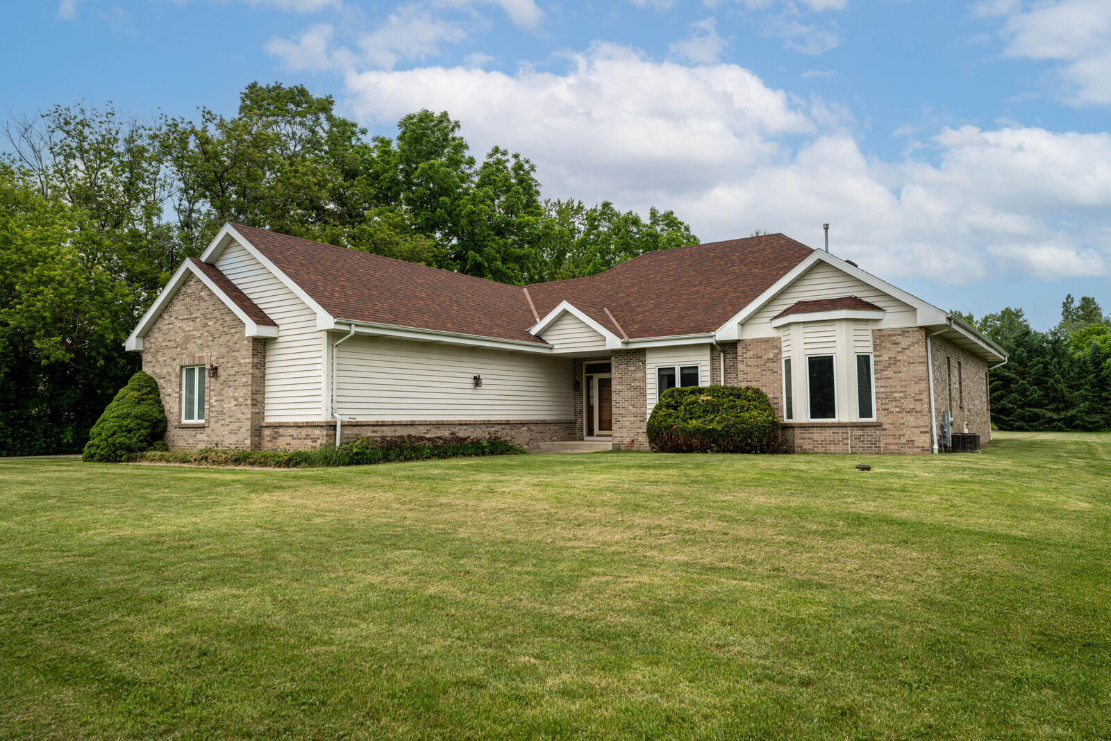 Property Photo:  S73w14390 Woods Rd  WI 53150
