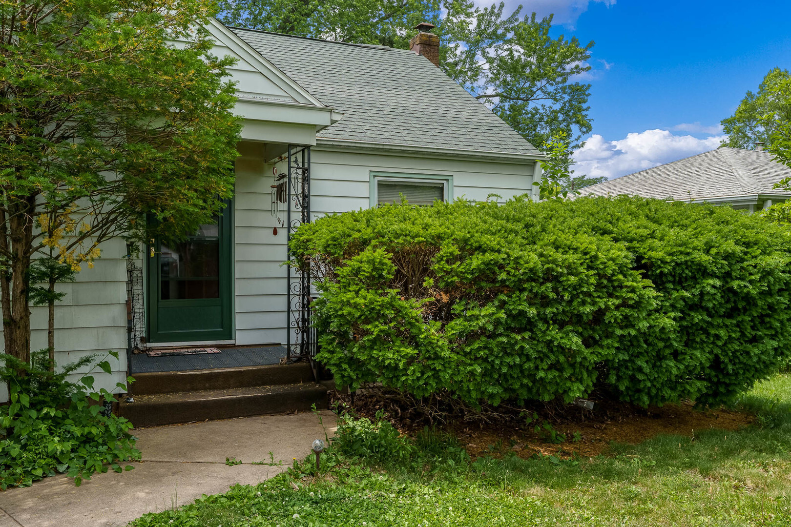 Property Photo: 1422 S Burchard Avenue IL 61032
