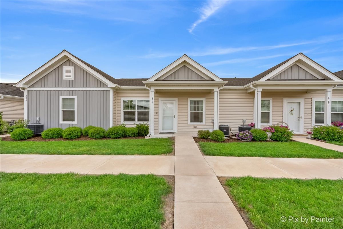Property Photo: 231 S Walnut Street IL 60112