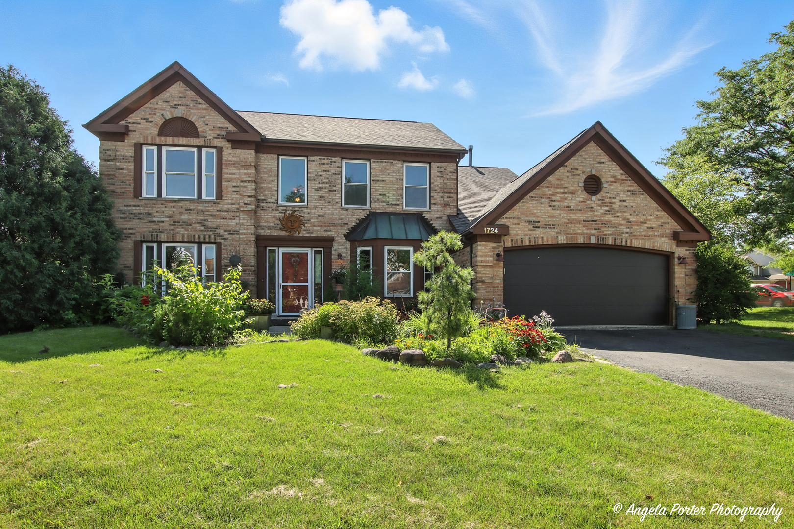 Property Photo:  1724 Hartford Lane  IL 60014 