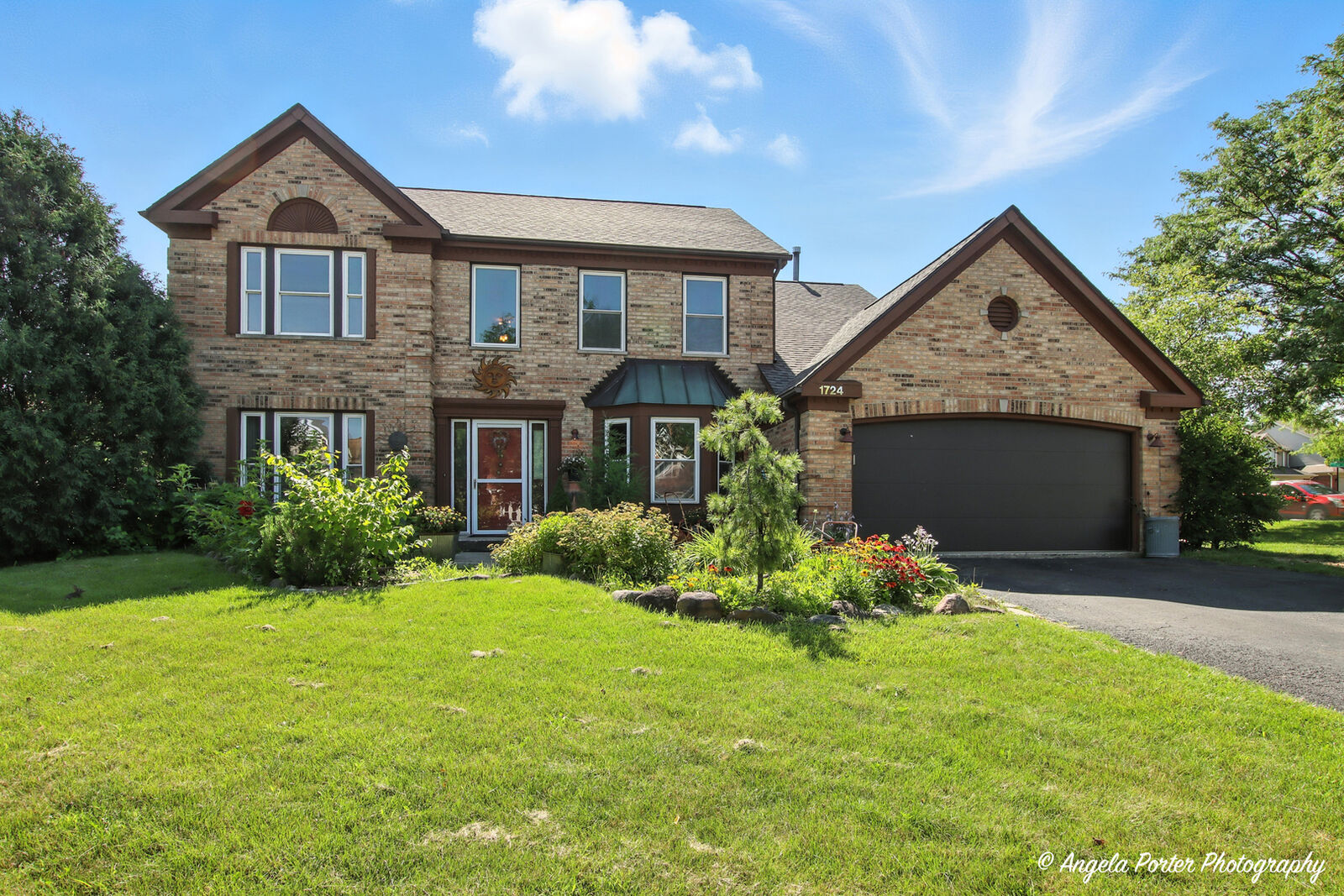 Property Photo: 1724 Hartford Lane IL 60014