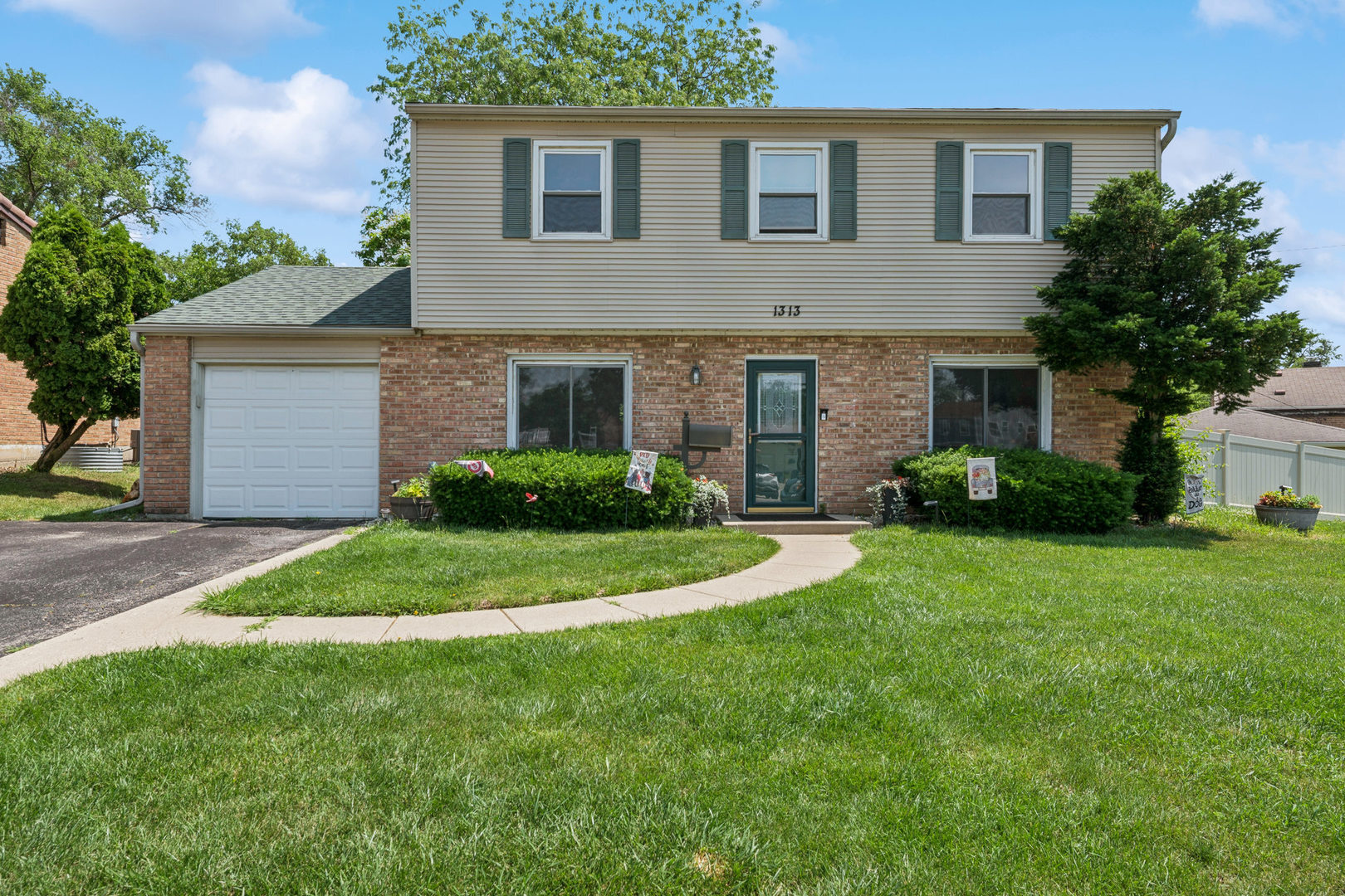Property Photo: 1313 Glen Hill Drive IL 60139