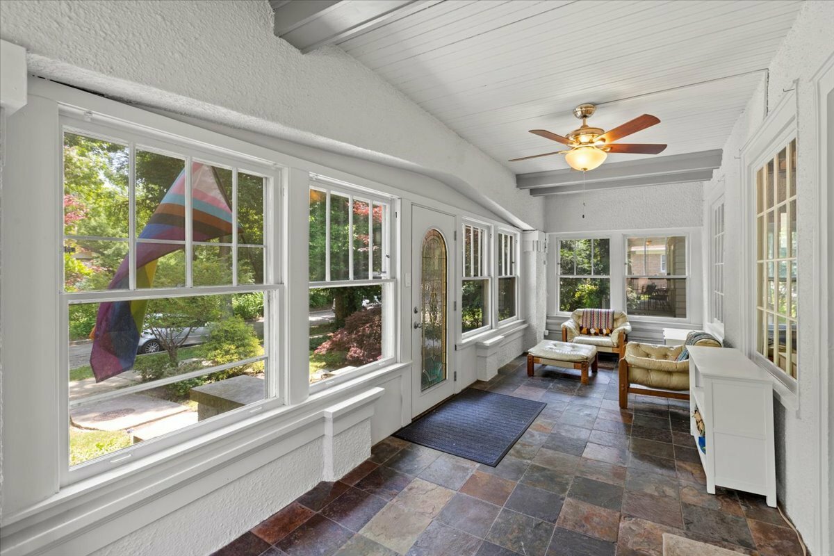 Property Photo: 3718 N Harding Avenue IL 60618