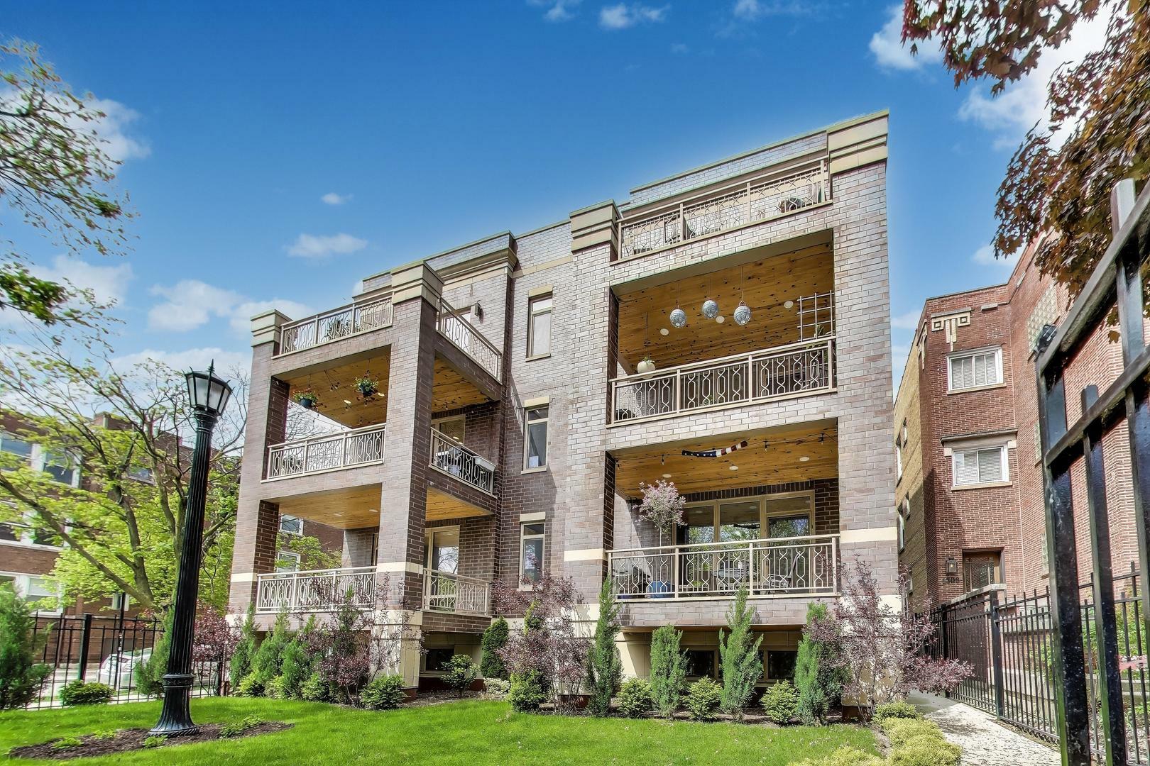 1346 W Sunnyside Avenue 2A  Chicago IL 60640 photo