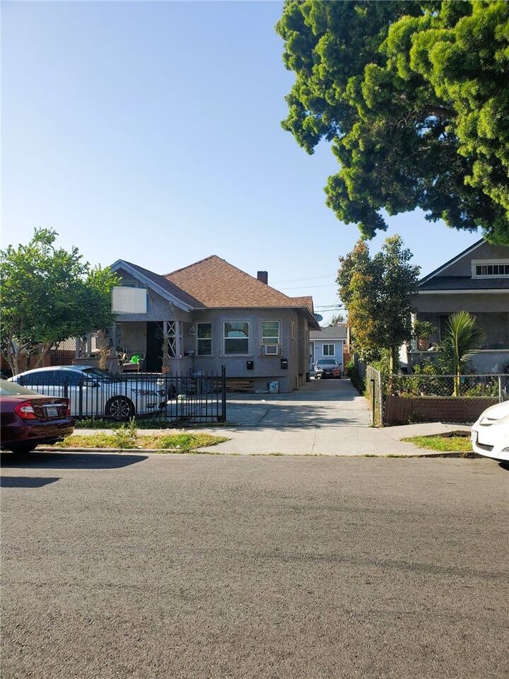 Property Photo:  211 W 52nd Street  CA 90037 