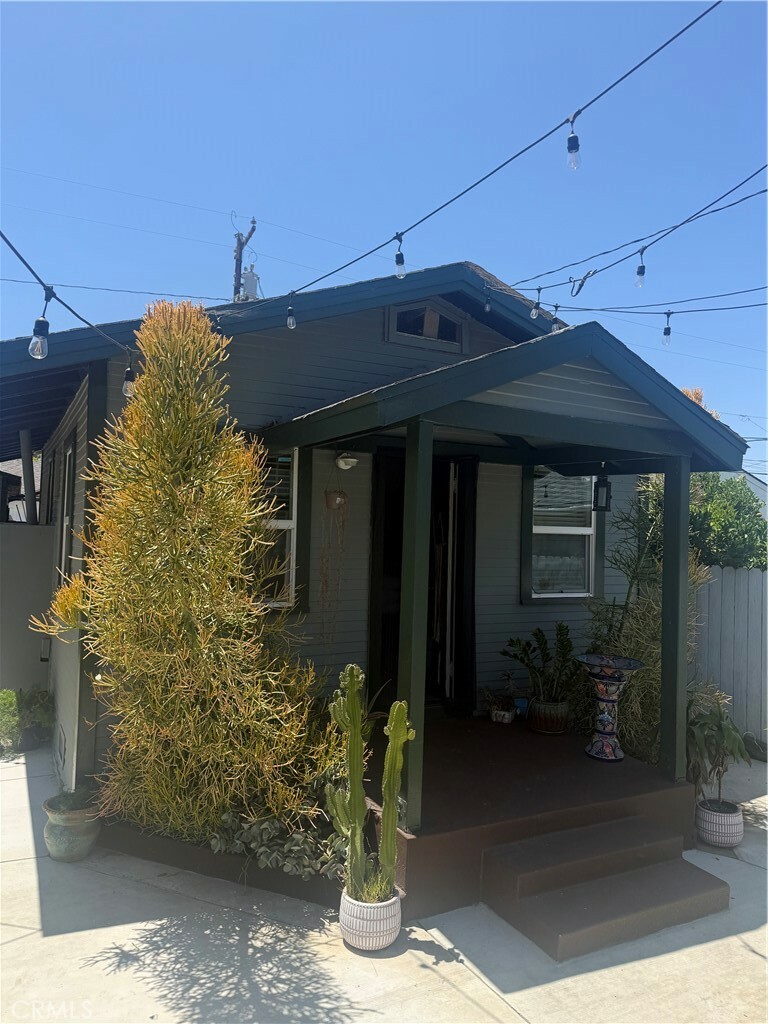 Property Photo: 2019 Andreo Avenue CA 90501