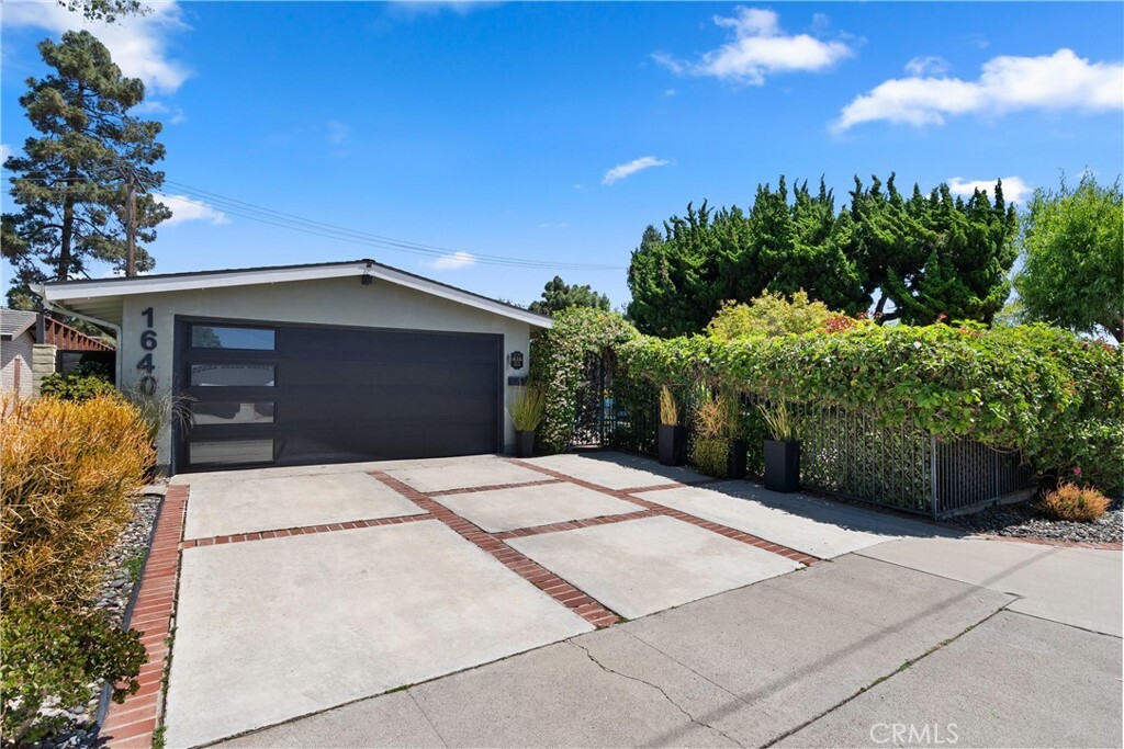 Property Photo: 1640 Corsica Place CA 92626