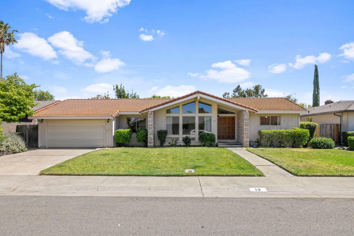 Property Photo: 10 Parklite CA 95831