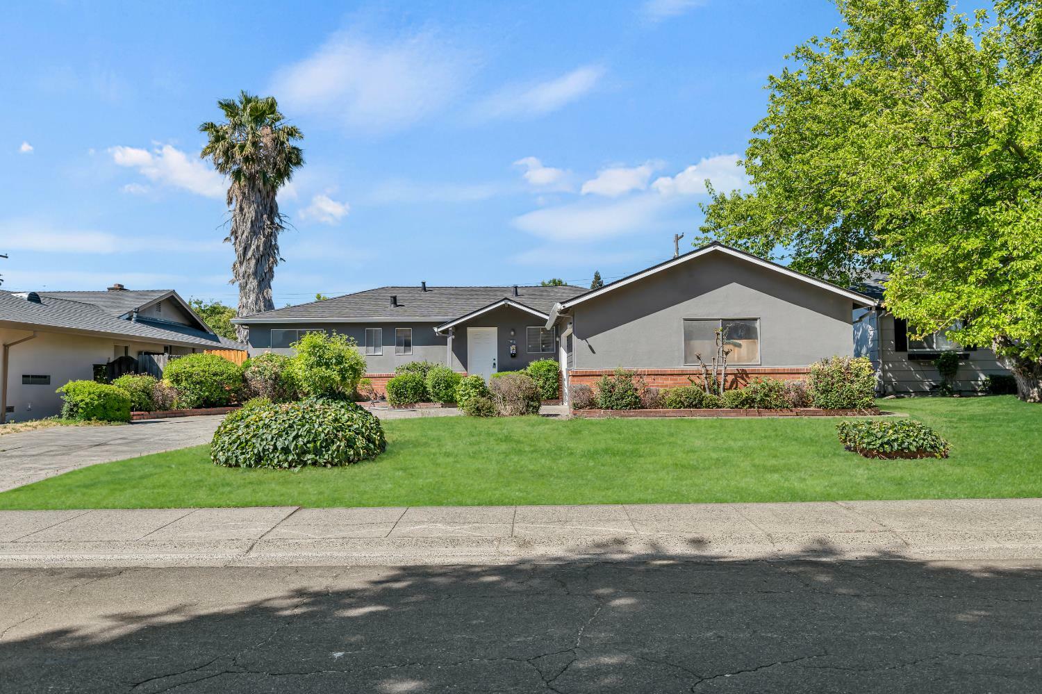Property Photo: 7024 Tamoshanter Way CA 95822