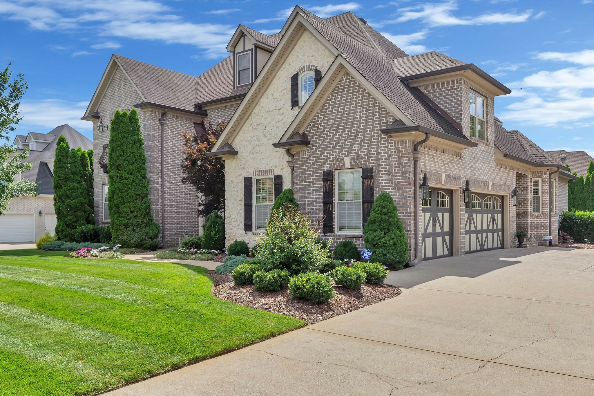 Property Photo: 2811 Craythorne Dr TN 37129