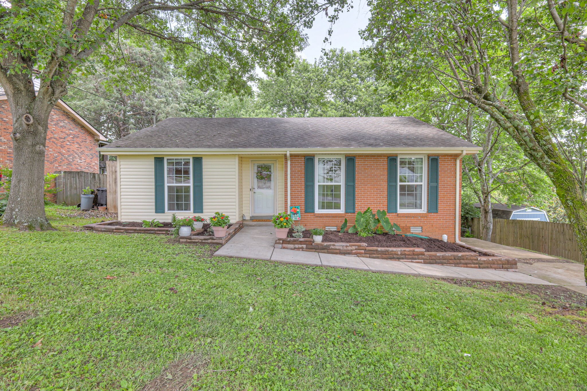 Property Photo: 256 Savely Dr TN 37075